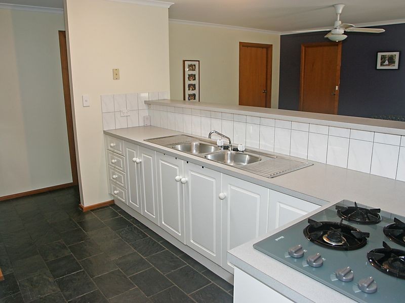 18 Gem St, Aberfoyle Park SA 5159