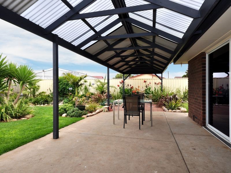 7 Charles Cr, Port Noarlunga South SA 5167