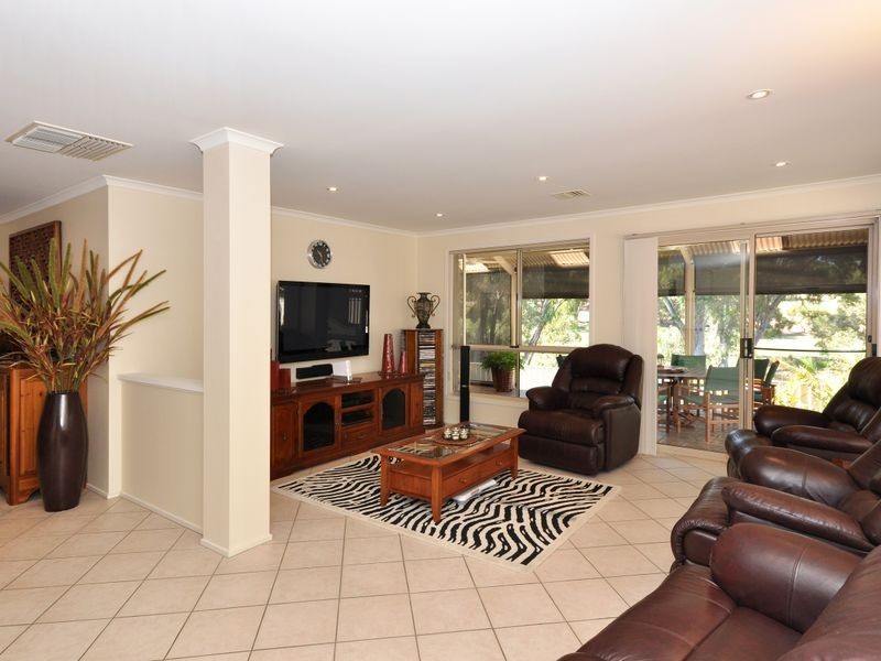 50 Miller Dr, Happy Valley SA 5159