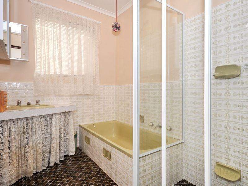 111 Kenihans Road, Happy Valley SA 5159