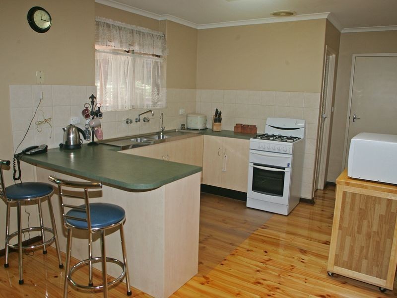 8 Braeside Ave, Reynella East SA 5161