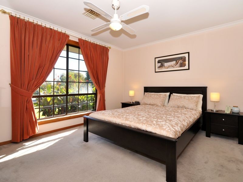 4 Beaumont Pl, Morphett Vale SA 5162
