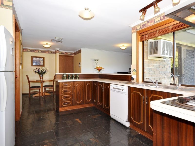 4 Beaumont Pl, Morphett Vale SA 5162