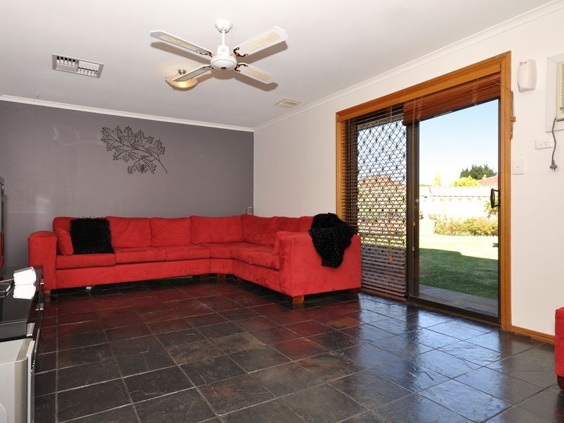 4 Beaumont Pl, Morphett Vale SA 5162
