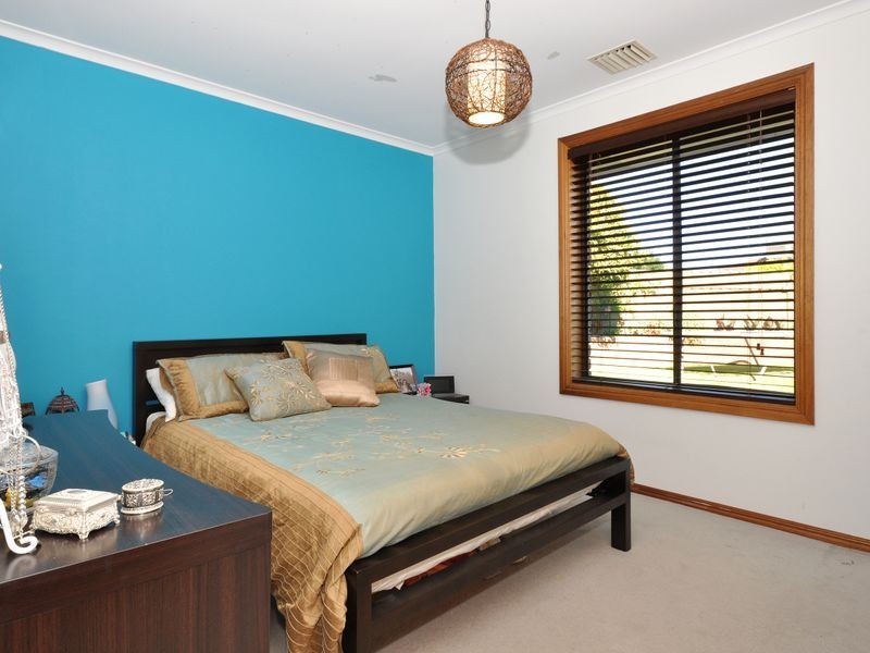 4 Beaumont Pl, Morphett Vale SA 5162