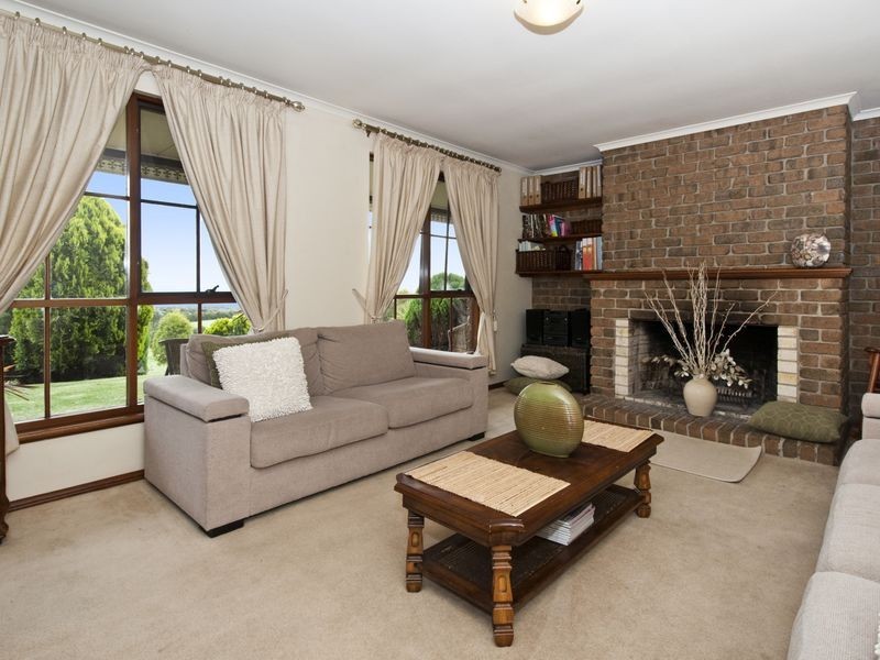24 Coorabie Cr, Hallett Cove SA 5158