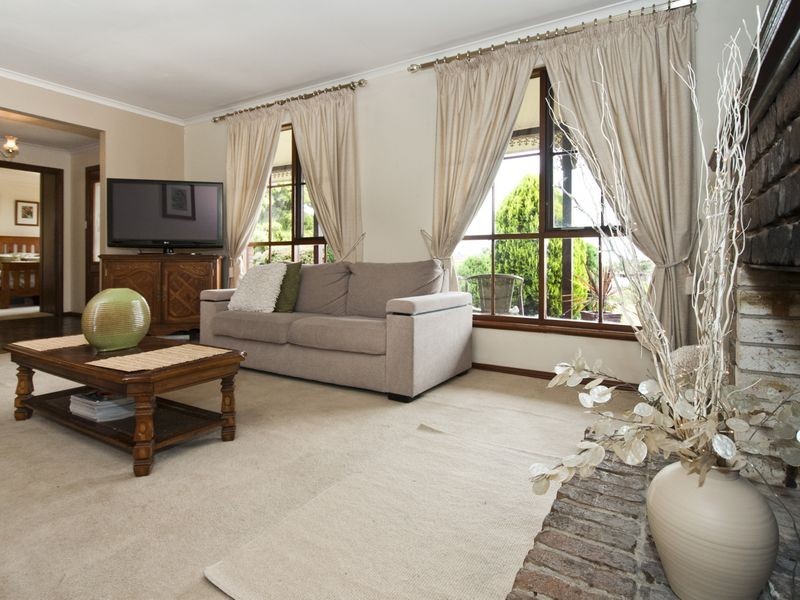 24 Coorabie Cr, Hallett Cove SA 5158