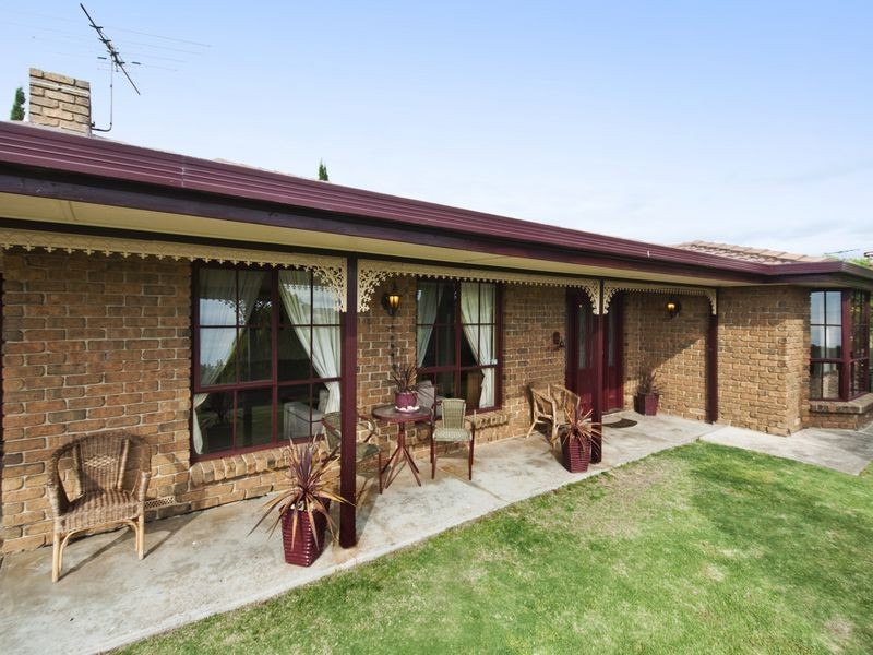 24 Coorabie Cr, Hallett Cove SA 5158