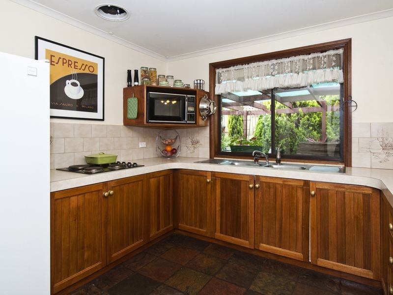 24 Coorabie Cr, Hallett Cove SA 5158
