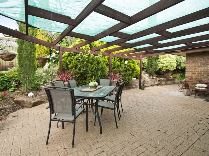 24 Coorabie Cr, Hallett Cove SA 5158