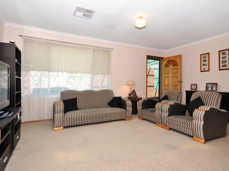 12 Lillian St, Huntfield Heights SA 5163