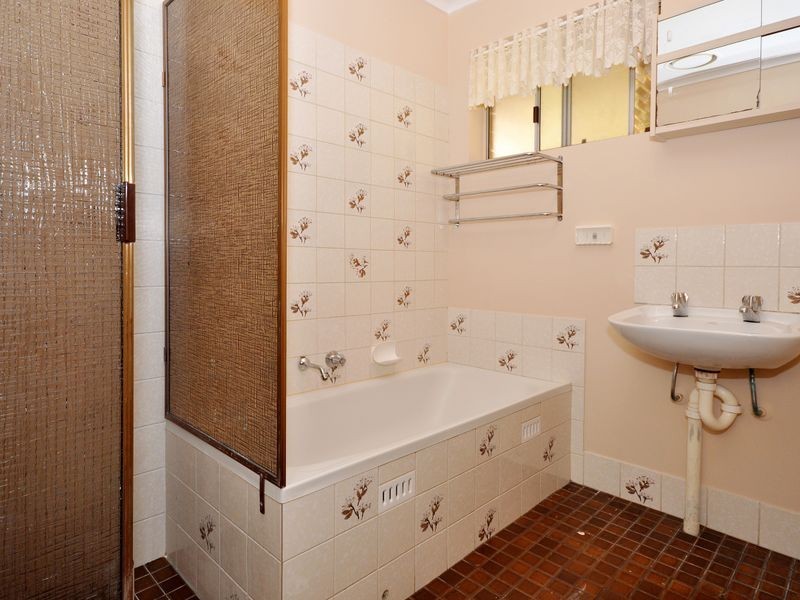 12 Lillian St, Huntfield Heights SA 5163