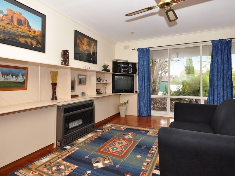 2 Kingston Ave, Happy Valley SA 5159