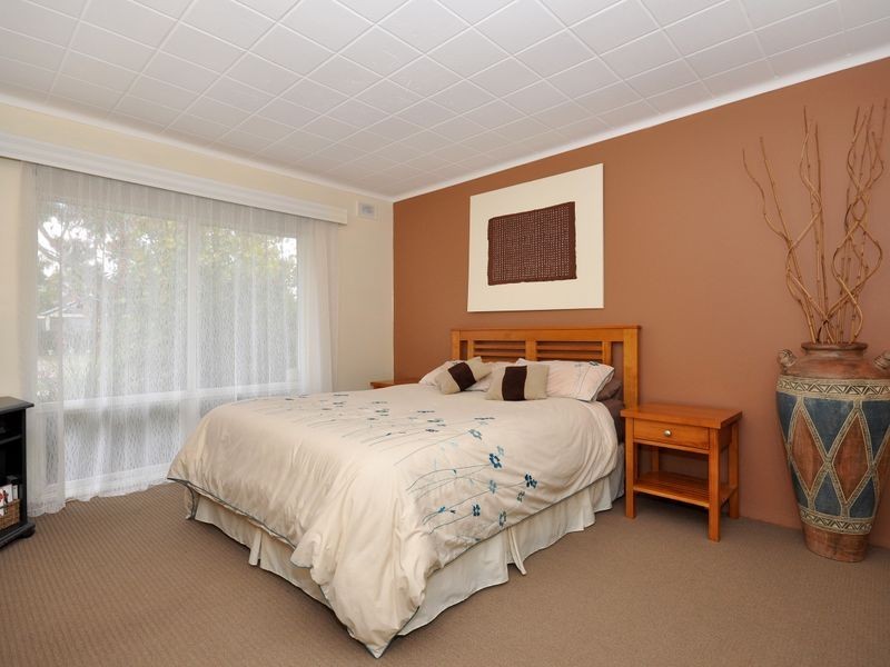 2 Kingston Ave, Happy Valley SA 5159