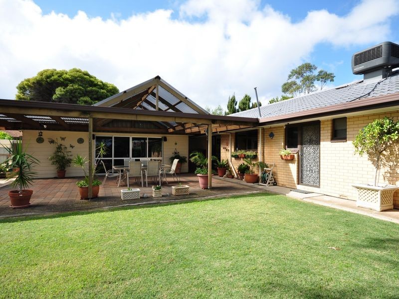 2 Kingston Ave, Happy Valley SA 5159