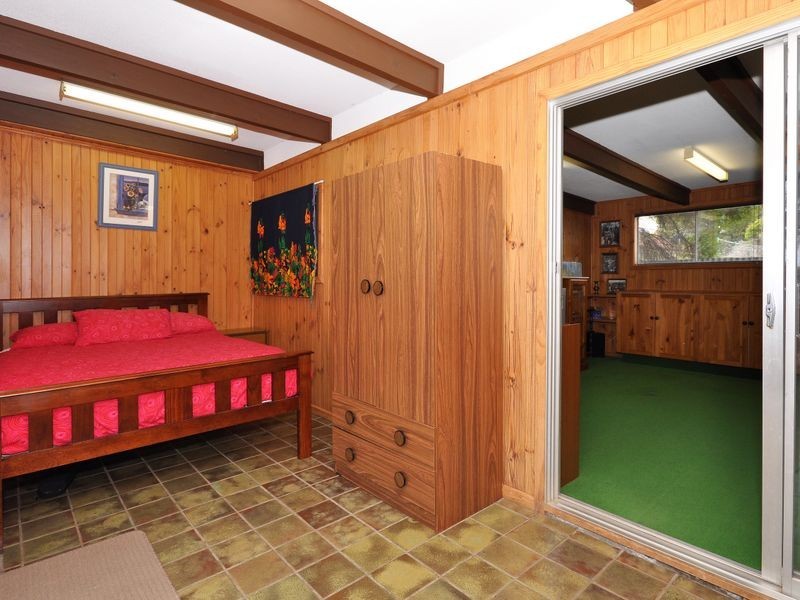 2 Kingston Ave, Happy Valley SA 5159