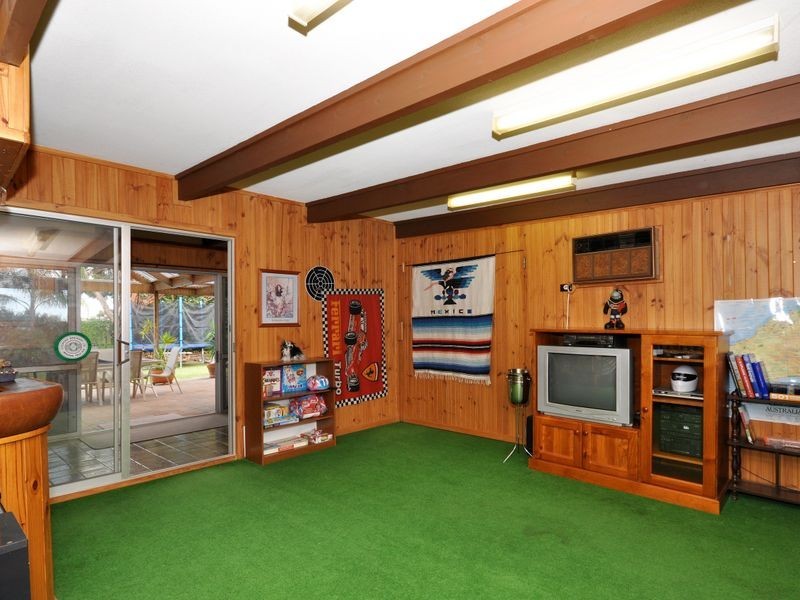 2 Kingston Ave, Happy Valley SA 5159
