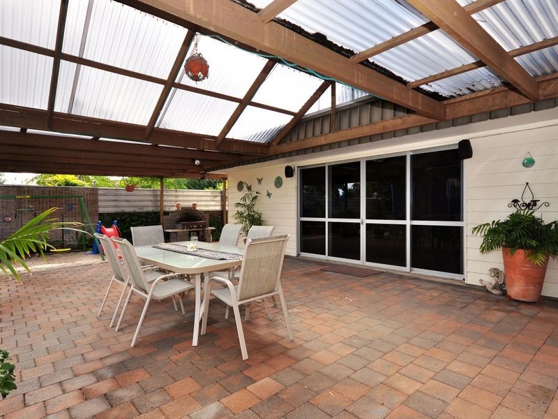2 Kingston Ave, Happy Valley SA 5159