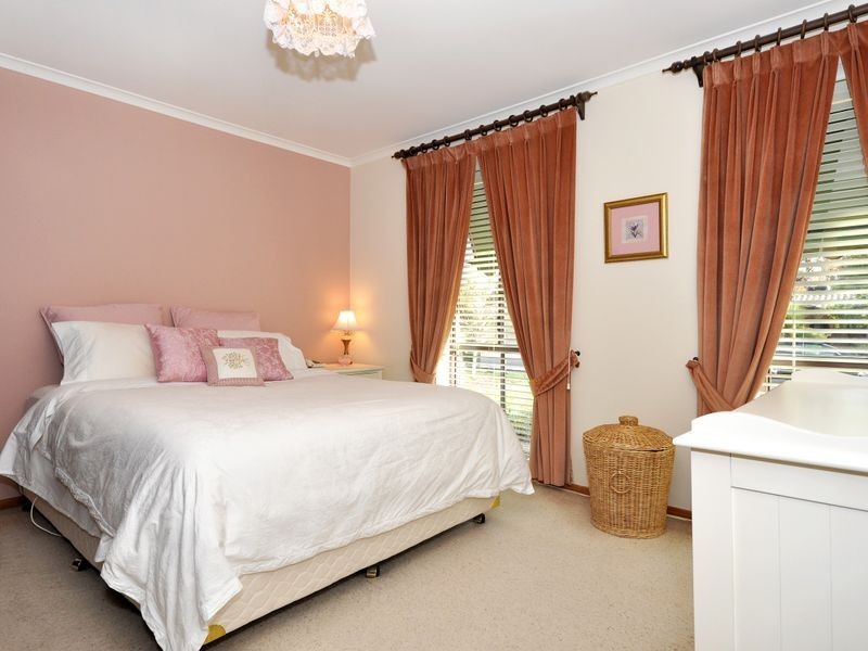 2 Quigley Court, Aberfoyle Park SA 5159