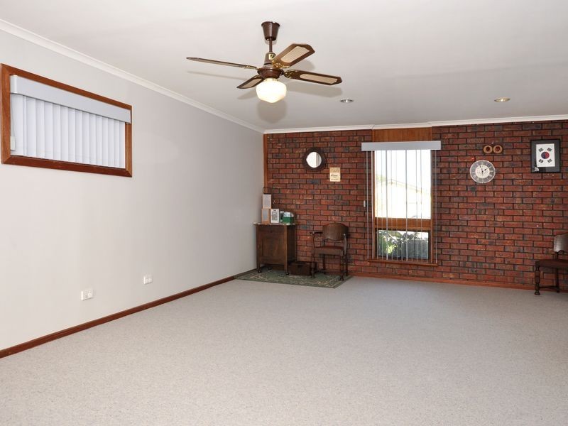 25 Emerald Rd, Morphett Vale SA 5162