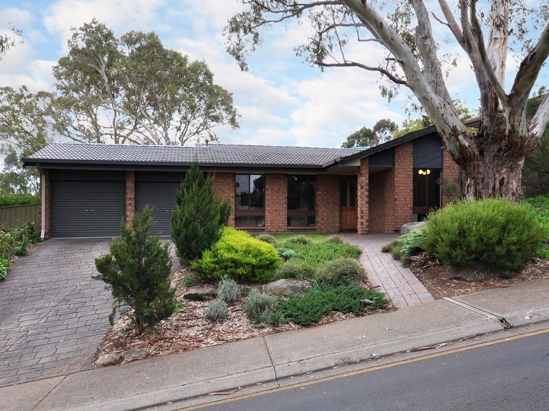 33 Outlook Drive, Aberfoyle Park SA 5159
