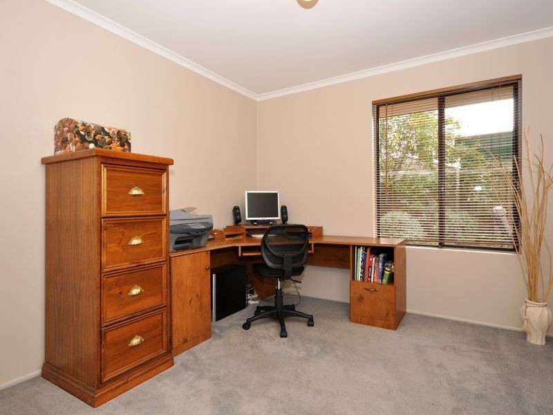 33 Outlook Drive, Aberfoyle Park SA 5159