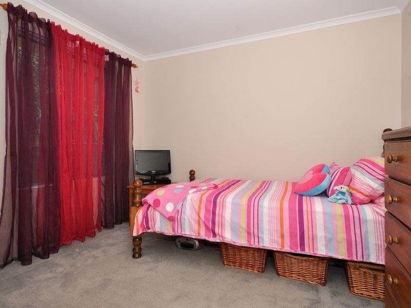 33 Outlook Drive, Aberfoyle Park SA 5159