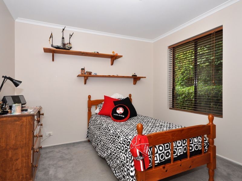 33 Outlook Drive, Aberfoyle Park SA 5159