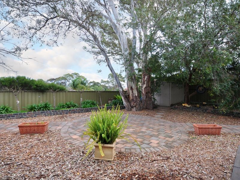 33 Outlook Drive, Aberfoyle Park SA 5159