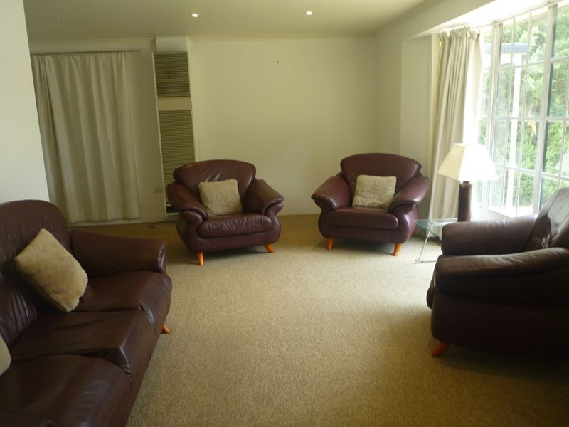 10 Roxanne Ave, Aberfoyle Park SA 5159
