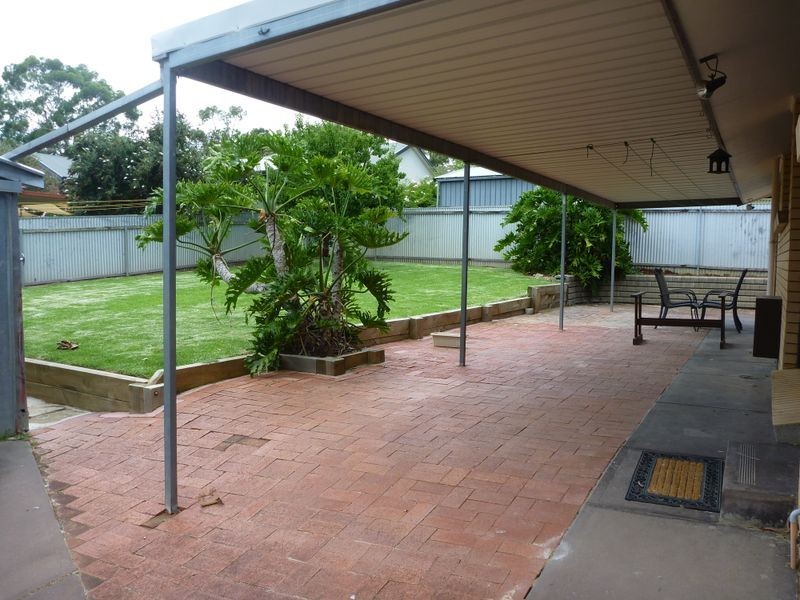 18 Iona Rd, Aberfoyle Park SA 5159