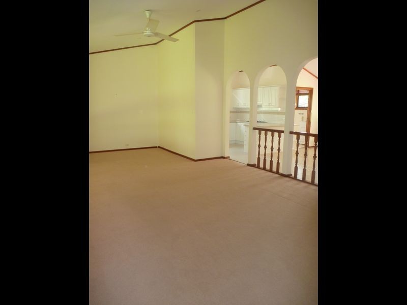 18 Iona Rd, Aberfoyle Park SA 5159