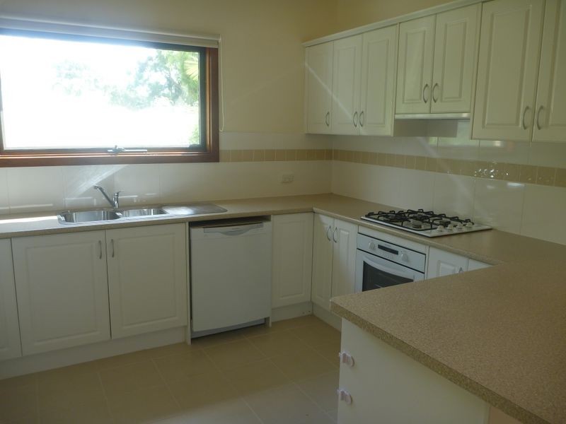 18 Iona Rd, Aberfoyle Park SA 5159