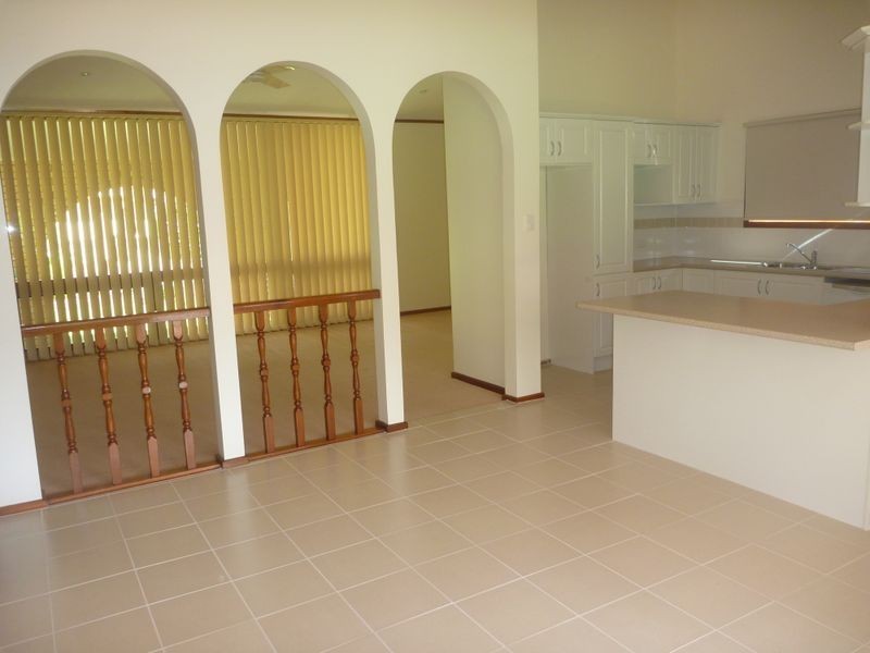 18 Iona Rd, Aberfoyle Park SA 5159