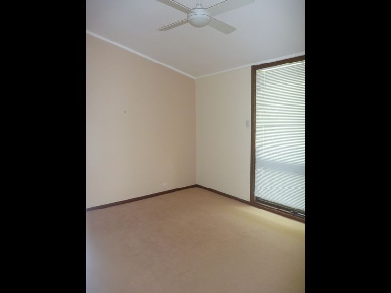 18 Iona Rd, Aberfoyle Park SA 5159