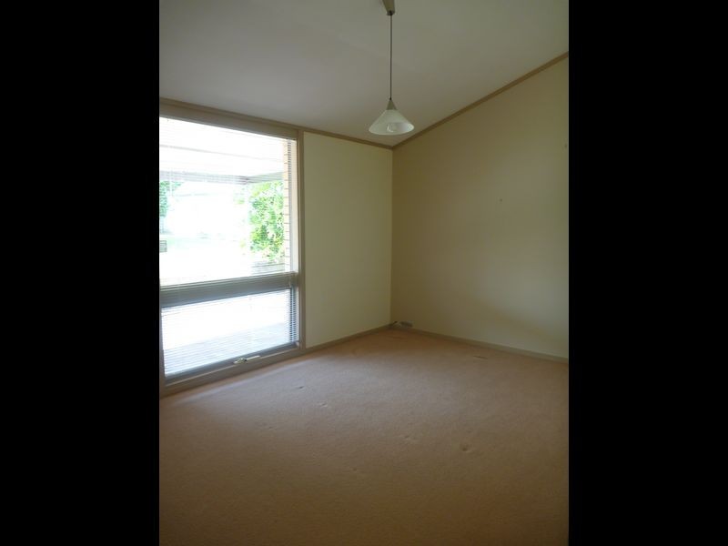 18 Iona Rd, Aberfoyle Park SA 5159