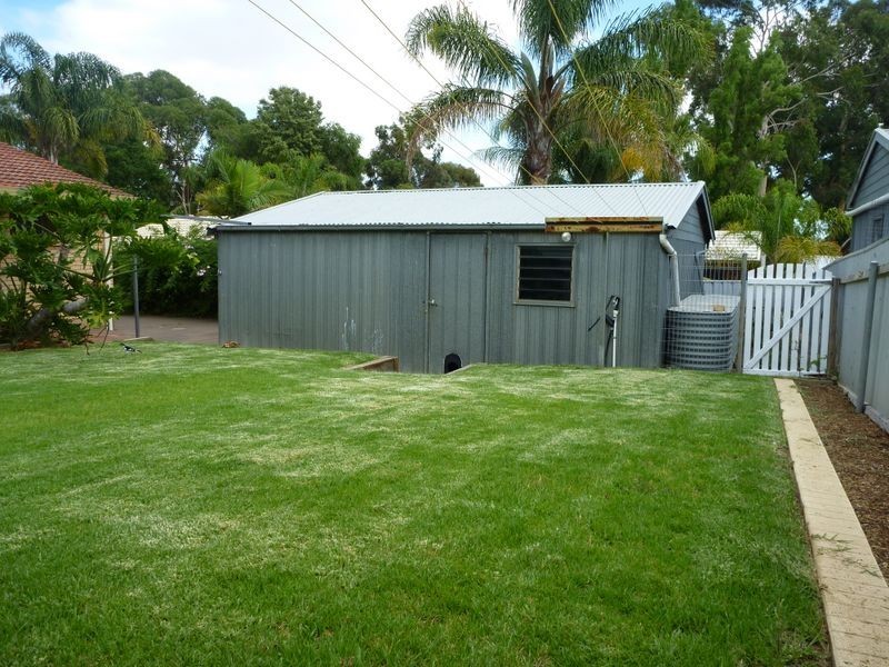 18 Iona Rd, Aberfoyle Park SA 5159