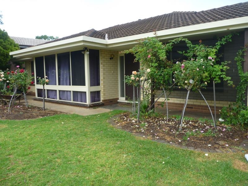 8 Kimberly Way, Happy Valley SA 5159