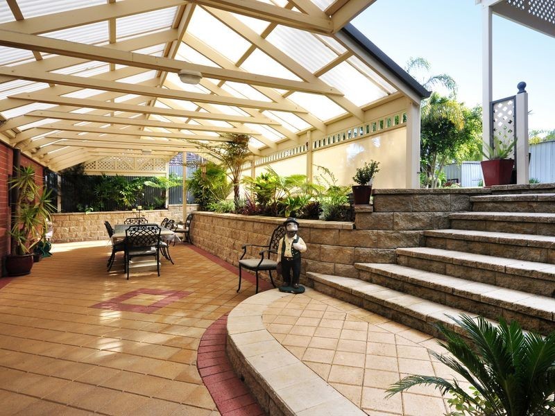 17 Alison Dr, Happy Valley SA 5159