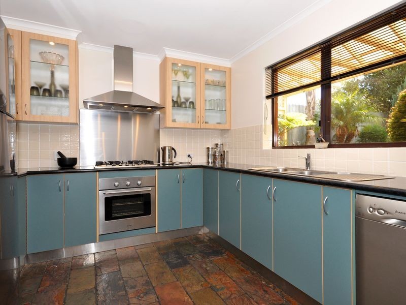 17 Alison Dr, Happy Valley SA 5159