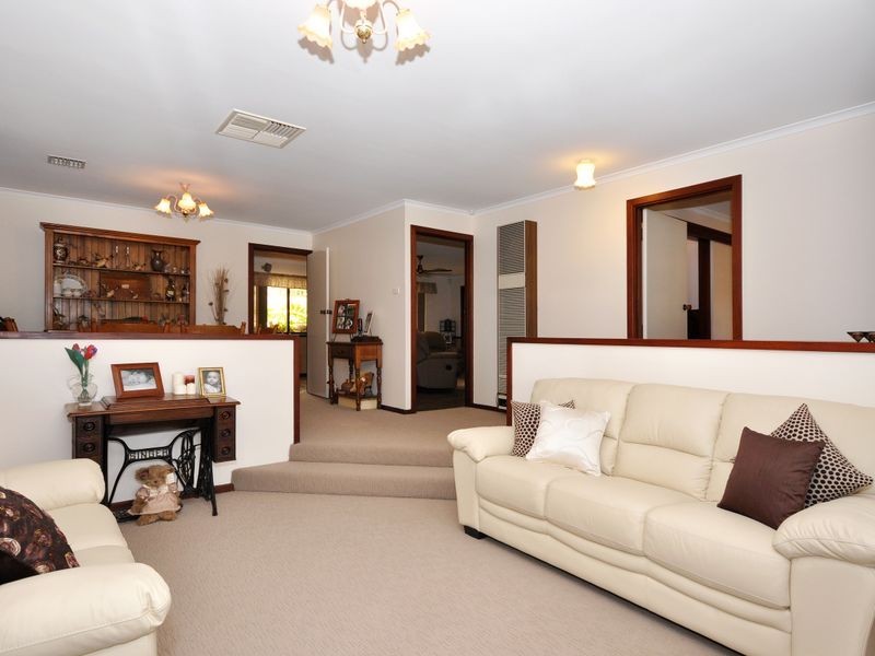 17 Alison Dr, Happy Valley SA 5159