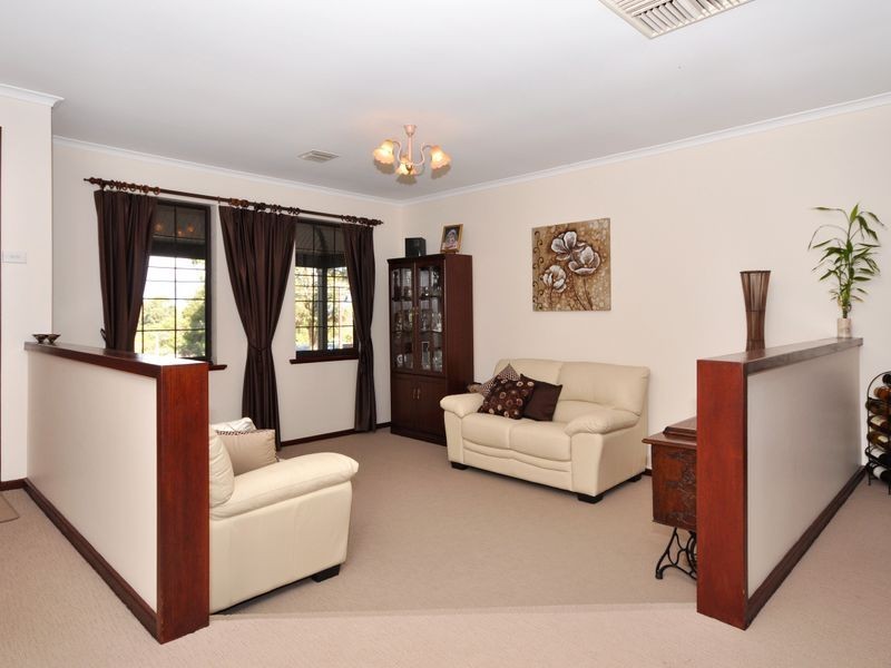 17 Alison Dr, Happy Valley SA 5159