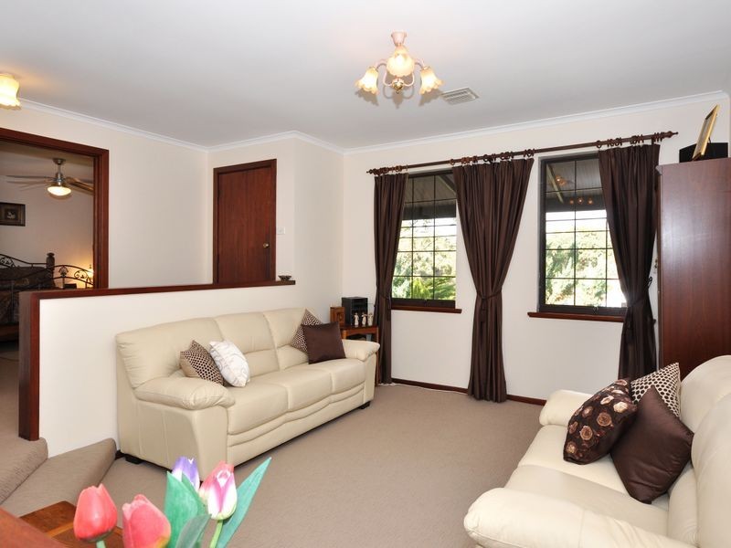17 Alison Dr, Happy Valley SA 5159