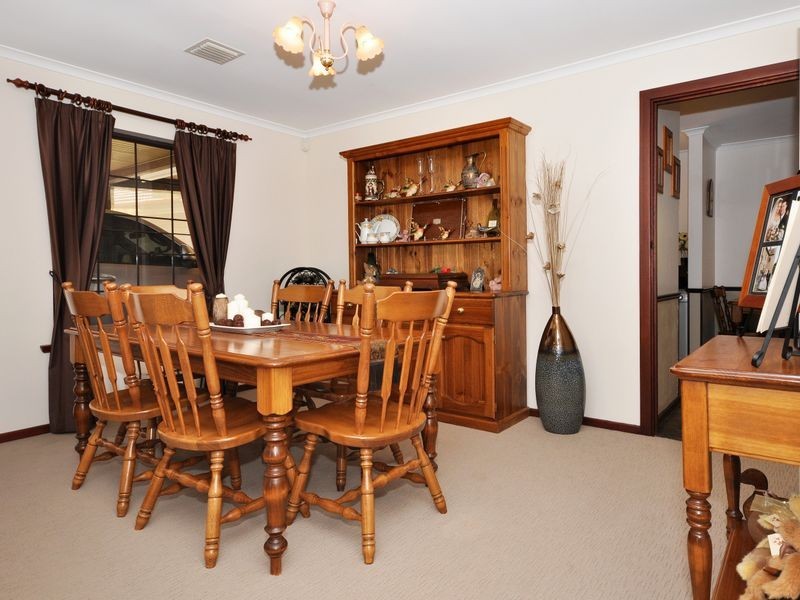 17 Alison Dr, Happy Valley SA 5159