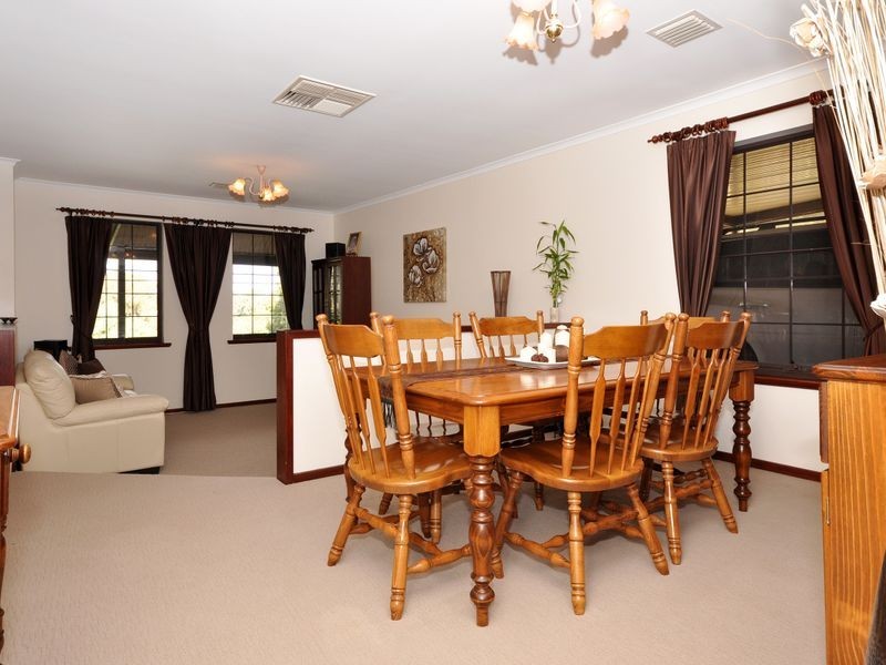 17 Alison Dr, Happy Valley SA 5159