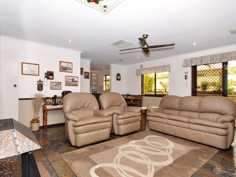 17 Alison Dr, Happy Valley SA 5159