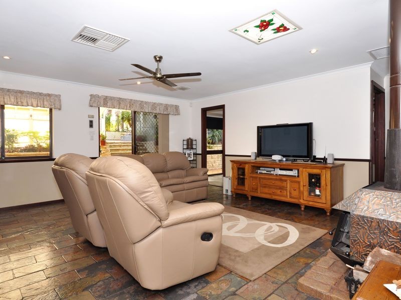 17 Alison Dr, Happy Valley SA 5159