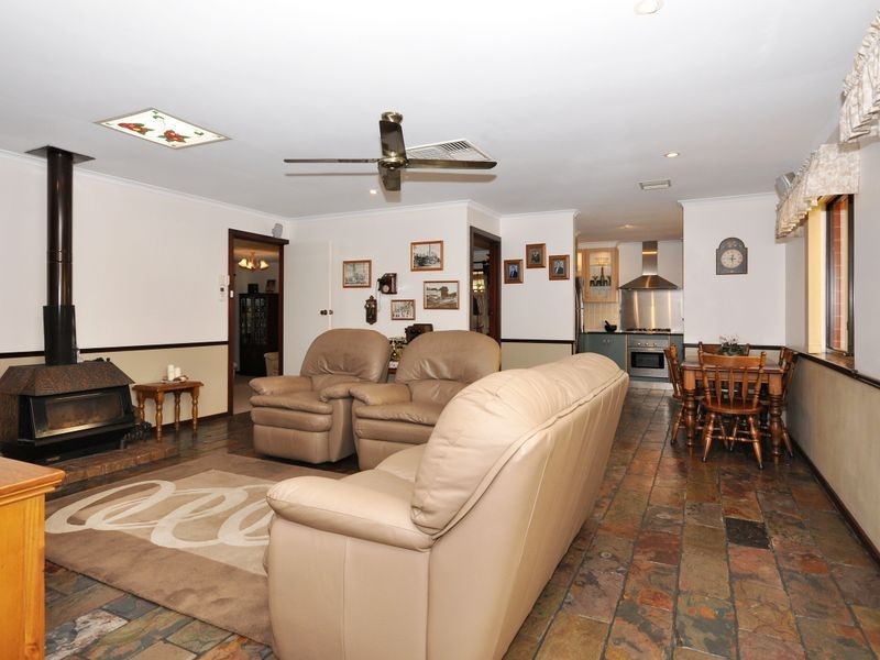 17 Alison Dr, Happy Valley SA 5159
