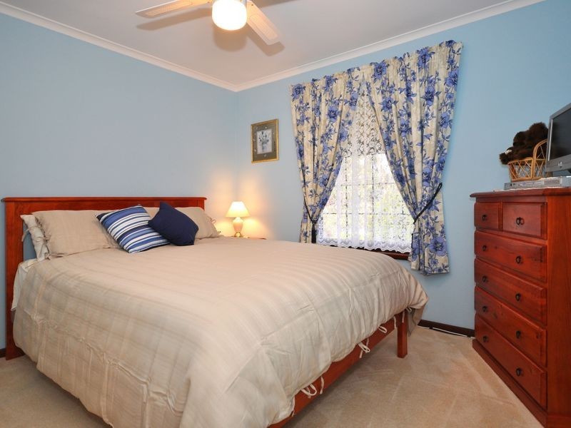 17 Alison Dr, Happy Valley SA 5159