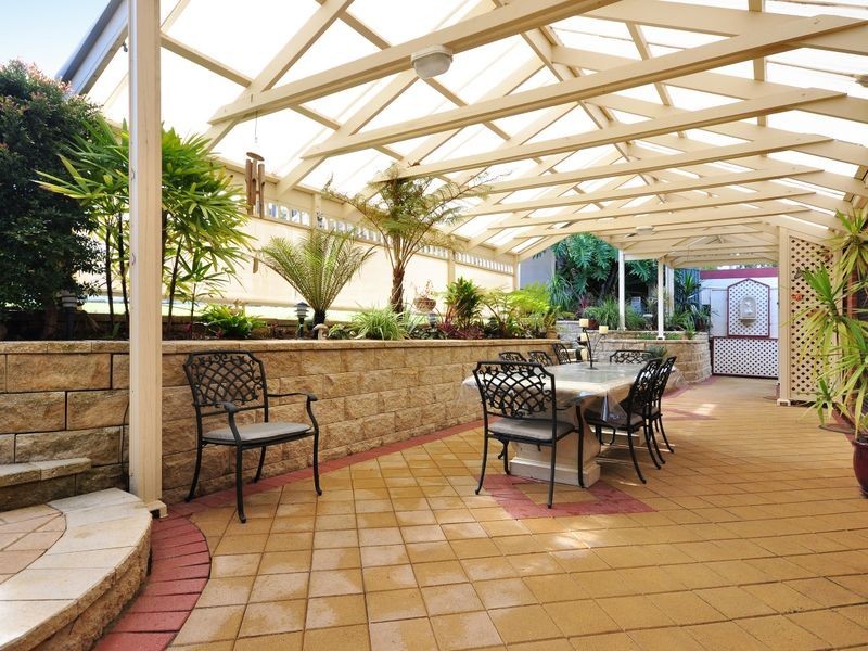 17 Alison Dr, Happy Valley SA 5159